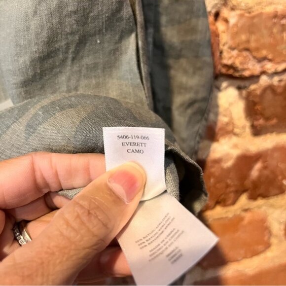 Rails Everett in Camo Size Small Linen/Rayon Blend Button Up Blouse - Picture 8 of 8